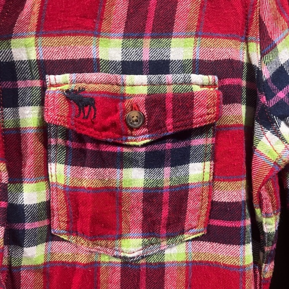 Abercrombie & Fitch XS red button down plaid top. - Picture 3 of 9